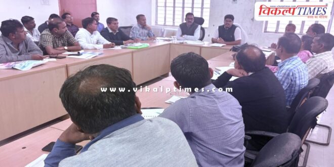 CEO Zila Parishad Gaurav Budaniya gave instructions to bring progress in the schemes
