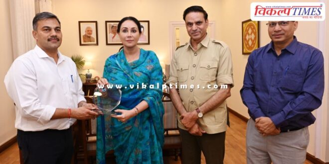 Deputy Chief Minister Diya Kumari was handed over the trophy of 'Women Tourism Minister of the Year' award