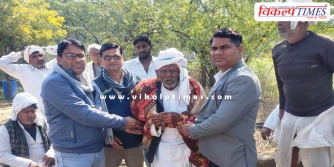 Relief money given to fire victims family in bamanwas