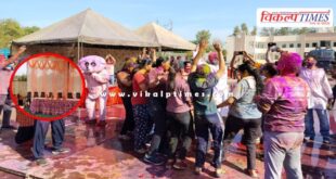 Some policemen celebrated Holi in rajasthan