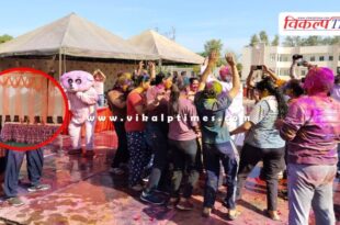 Some policemen celebrated Holi in rajasthan