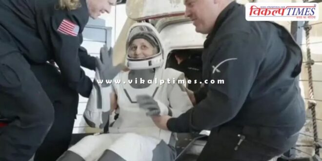 What did Sunita Williams' family in Gujarat say when she returned on earth