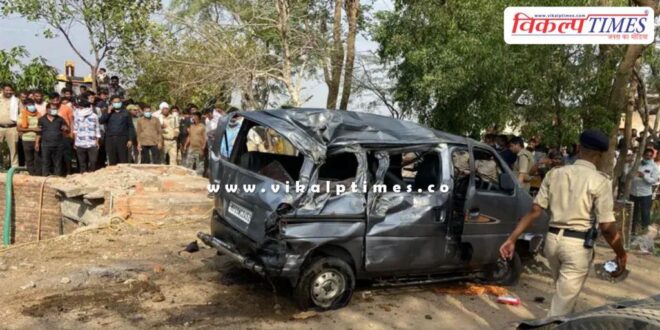 Van falls into a well in Mandsaur district of Madhya Pradesh