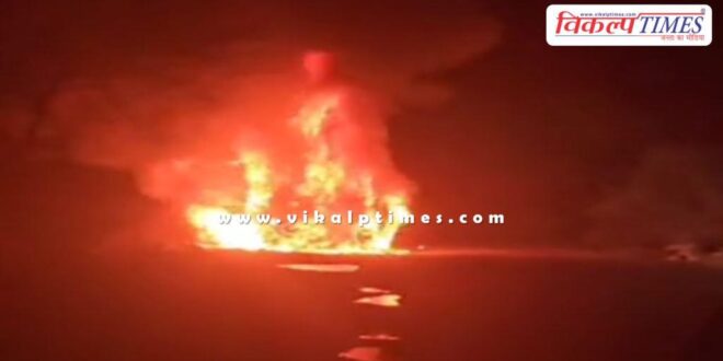 A huge fire broke out in a moving car on the road in kota