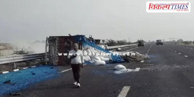 Two trucks collided on Delhi-Mumbai Expressway in Kota