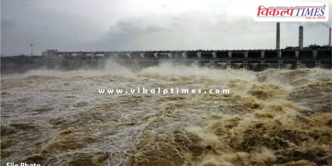 Heavy rain in Kota, two gates of Kota barrage opened
