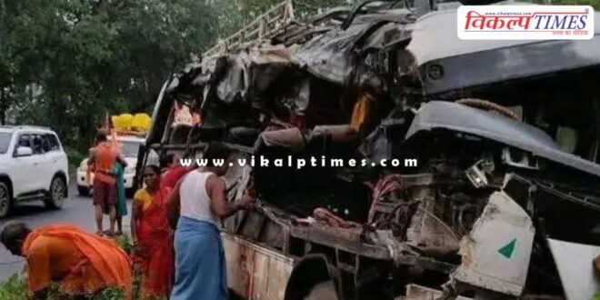 Bus and truck collided in deoghr jharkhand