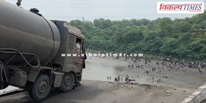 Gambhira Bridge Collapse in Gujarat vadodara news update 10 July 25
