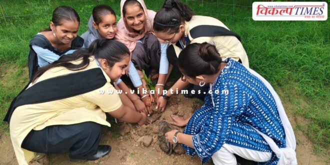 Message of environmental protection given by planting trees in schools of Sawai Madhopur