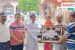 Sawai Madhopur Collector IAS Kanaram along with his family offered prayers at Ghushmeshwar Temple Shivar