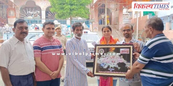 Sawai Madhopur Collector IAS Kanaram along with his family offered prayers at Ghushmeshwar Temple Shivar