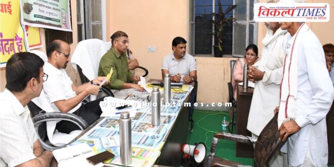 Sawai Madhopur Collector IAS Kanaram listen the problems of the villagers