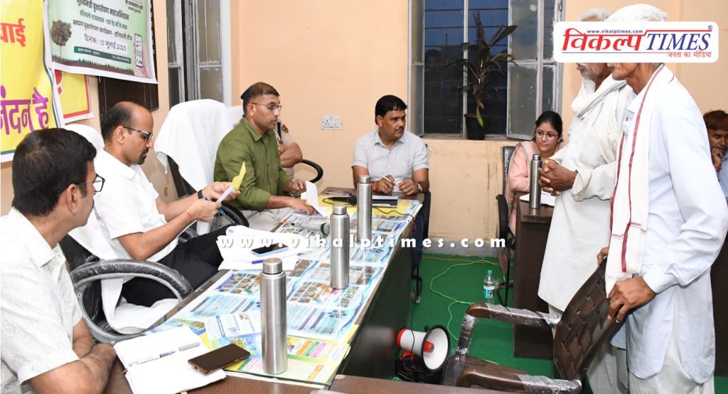 Sawai Madhopur Collector IAS Kanaram listen the problems of the villagers