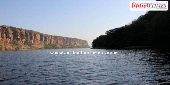 The water level of Chambal river increased after the gates of Kota Barrage were opened