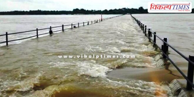 Water came on the Deoli Didaich culvert of Banas river, contact with district headquarters cut off