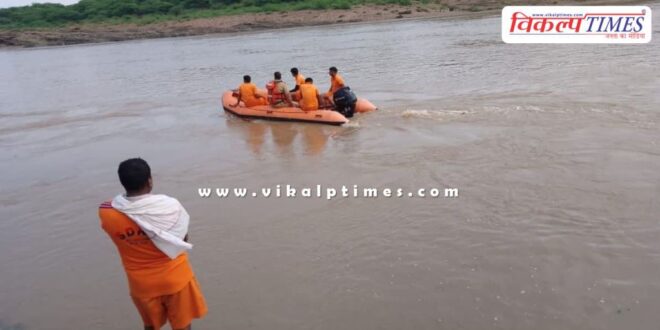 youths Chambal river sdrf rescue kota news 15 July 25