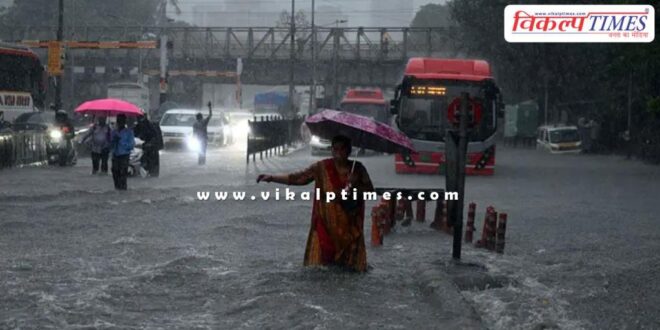 Heavy rain in Mumbai, IMD issues red alert, schools and colleges closed