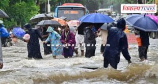 Heavy rains in Mumbai bring life to a standstill, schools, colleges and government offices closed