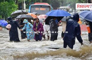 Heavy rains in Mumbai bring life to a standstill, schools, colleges and government offices closed