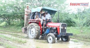 Sawai Madhopur Collector inspected the heavy rain affected areas while sitting in a tractor