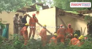 The roof of a room collapsed in a dargah near Humayun's tomb in delhi
