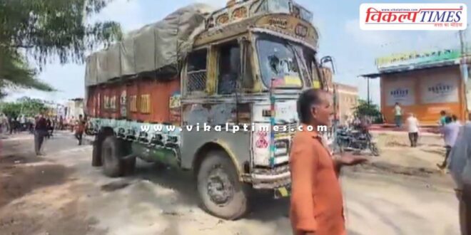 Truck bike accident in itawa sultanpur kota