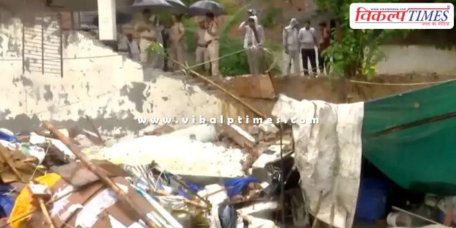 Wall collapsed due to heavy rain in Delhi NCR
