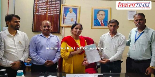 A cheque of 40 thousand was handed over for the development of School in sawai madhopur