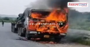 A moving trailer caught fire on the highway Jaipur Delhi