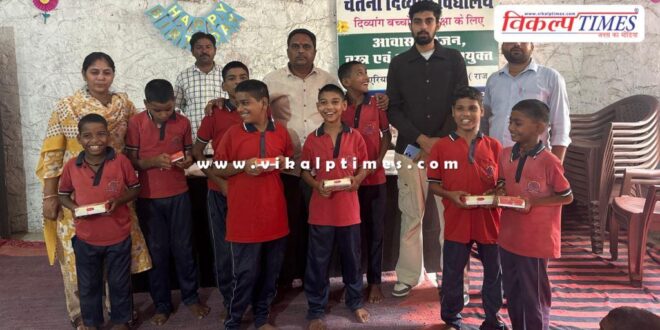 Brahmin Samvad coordinator Manoj Parashar celebrated his birthday as a service work