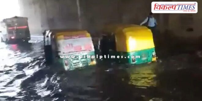 Rain changes weather in Delhi, waterlogging in some areas