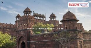 Red Fort is turning black due to air pollution In Delhi