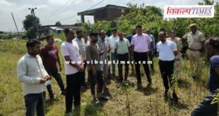 Sawai Madhopur Collector went to the fields and gave online Girdawari training to the farmers