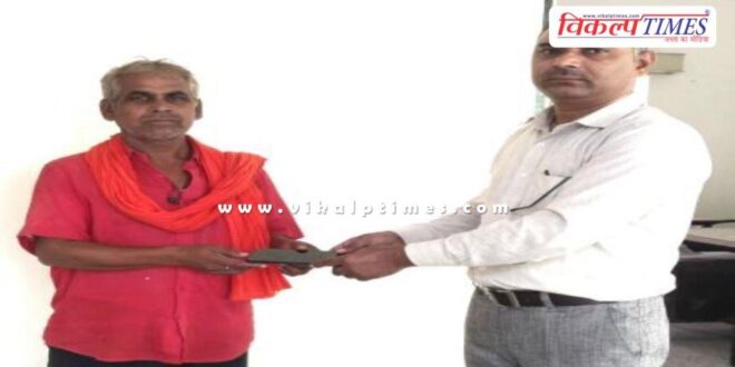 mobile phone recovered and handed over to the owner by Mantown police