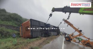 A high-speed bus overturned in nanta kota