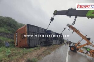 A high-speed bus overturned in nanta kota