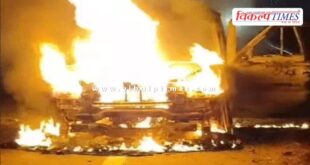 A moving Scorpio caught fire in Jaipur