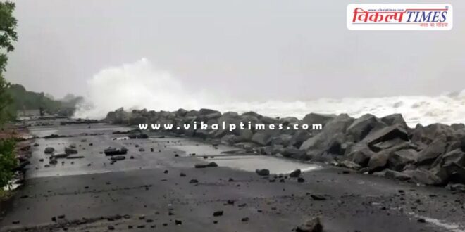 Cyclone Motha hits Andhra Pradesh coast