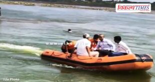 Elderly woman Banas river Rescue Sawai Madhopur news 06 oct 2025