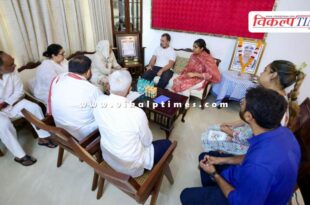 Rahul Gandhi meets the family of IPS Y Puran Kumar in chandigarh
