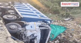 The dumper went out of control and fell into the Latiya drain in sawai madhopur