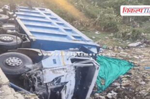 The dumper went out of control and fell into the Latiya drain in sawai madhopur