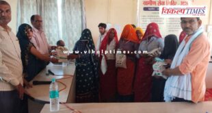 Women farmers' faces brightened after receiving mustard mini kits in sawai madhopur
