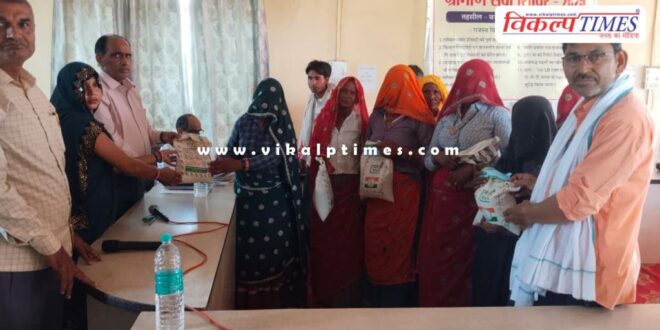 Women farmers' faces brightened after receiving mustard mini kits in sawai madhopur