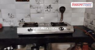 5-feet long black cobra enters kitchen in kota