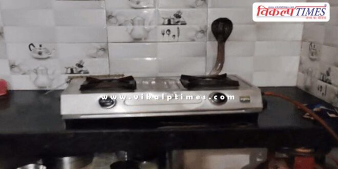 5-feet long black cobra enters kitchen in kota