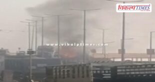 A moving truck caught fire in jaipur
