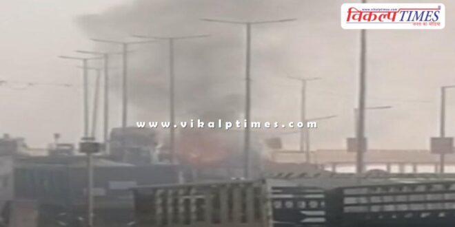 A moving truck caught fire in jaipur