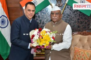Chief Secretary V. Srinivas paid a courtesy call on Governor Haribhau Bagde in jaipur