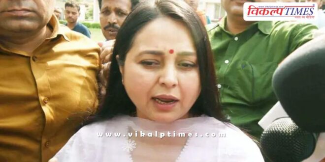 Lalu Yadav's daughter Rohini Acharya announced to quit politics.